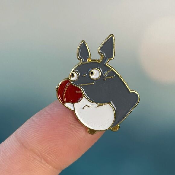 Totoro Enamel Pin/ Brooch Lapel - Picture 1 of 6